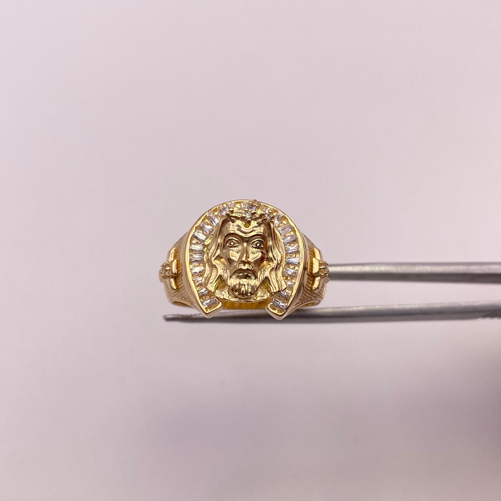 Anillo Rostro cristo circones blancos Oro amarillo 18k / Talla 8 1/2 / 5,95 Gr / 4,9 mm