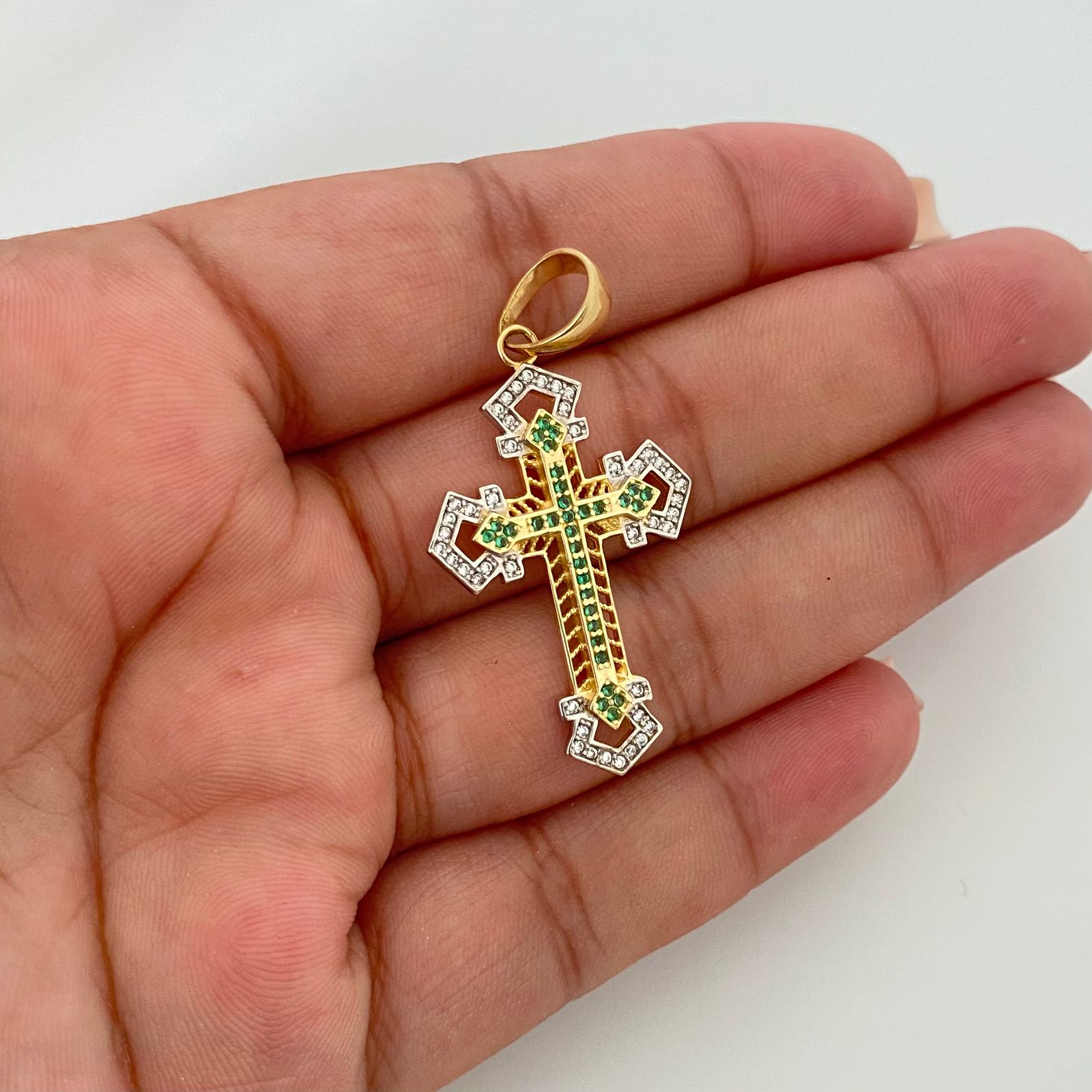 Dije cruz casting verde Oro amarillo y Oro blanco 18k 5,20 Gr / 4,5 Cm