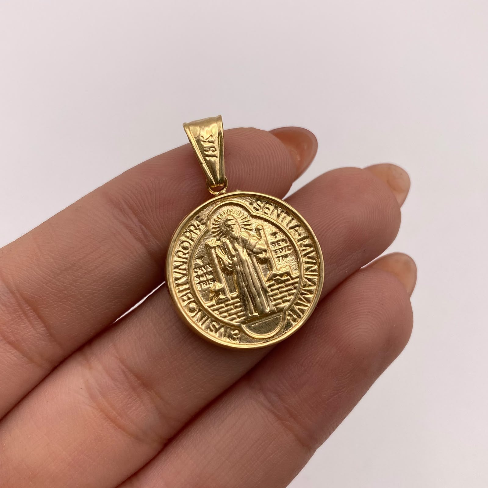 Dije San benito Oro amarillo 18k 2,8 Gr / 20,3 mm / 3 Cm