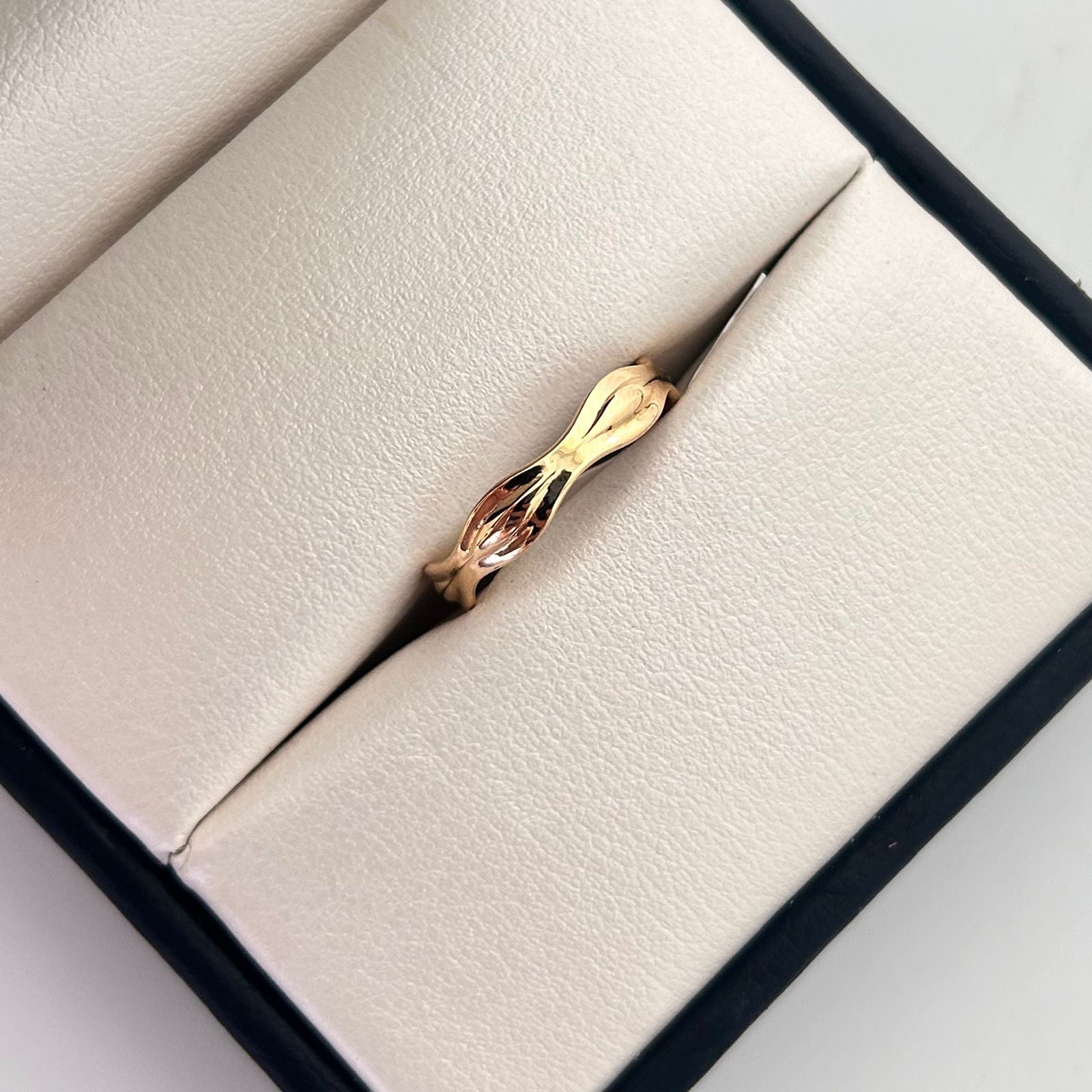 Anillo Ondas Oro amarillo 18k / Talla 7 / 1,4 Gr / 2,3 mm