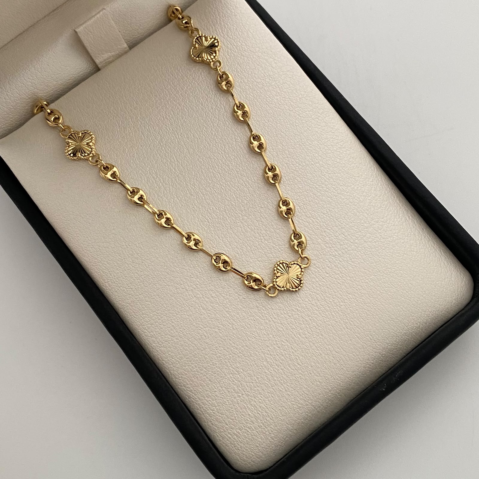 Pulso Gc Trebol Diamantado Oro amarillo 18k 3,55 Gr / 3,6 mm / 18,1 Cm Broche 0,30