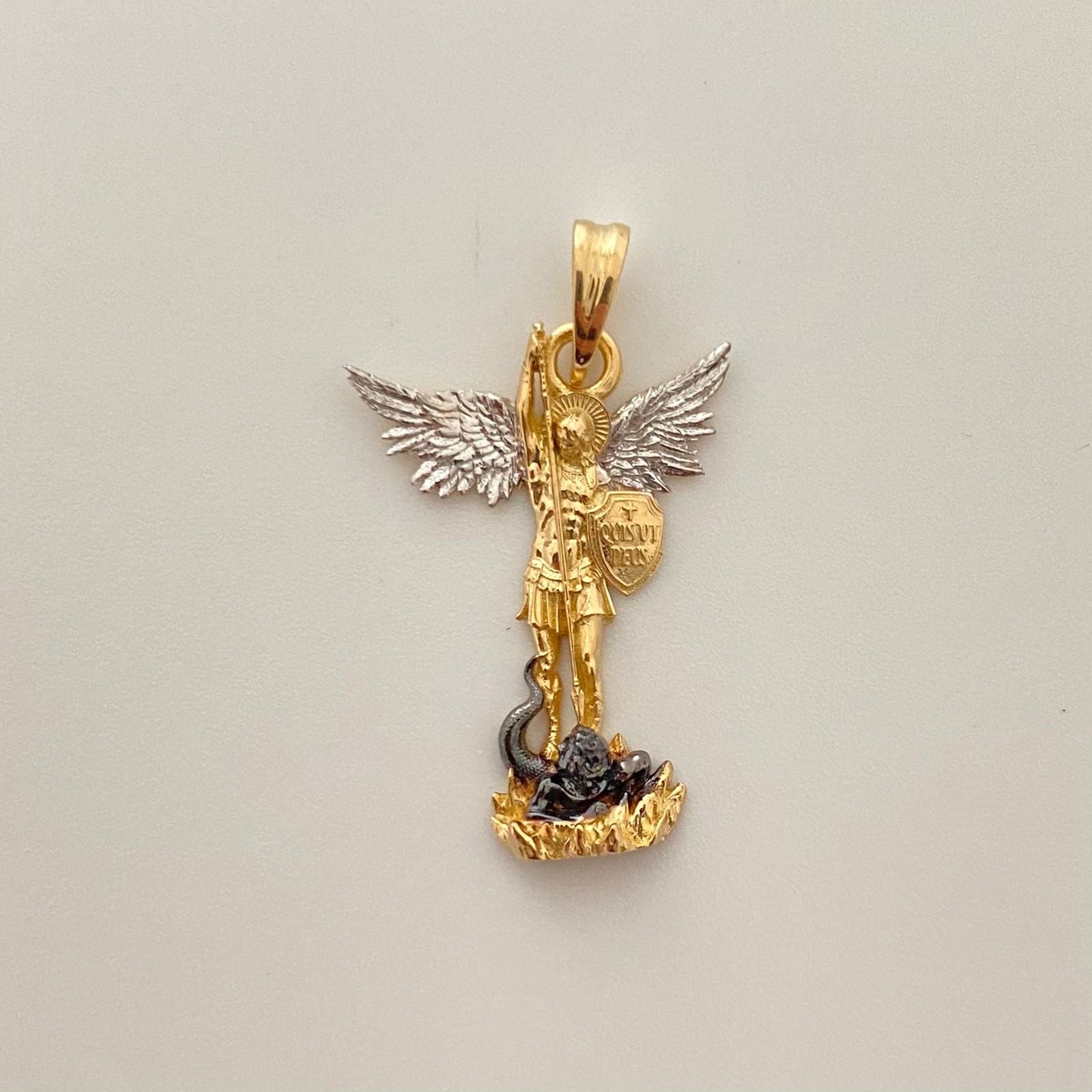 Dije san miguel arcangel Oro amarillo y Oro blanco 18k 3,15 Gr / 3,0 Cm
