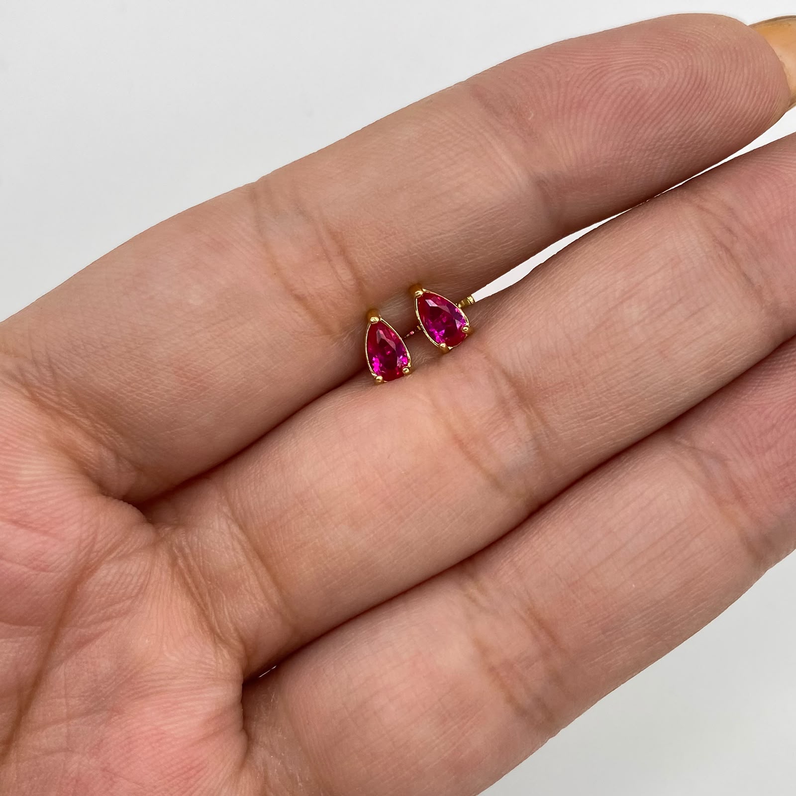 Topos gota circón fucsia Oro amarillo 18k 0,7 Gr / 3,4 mm