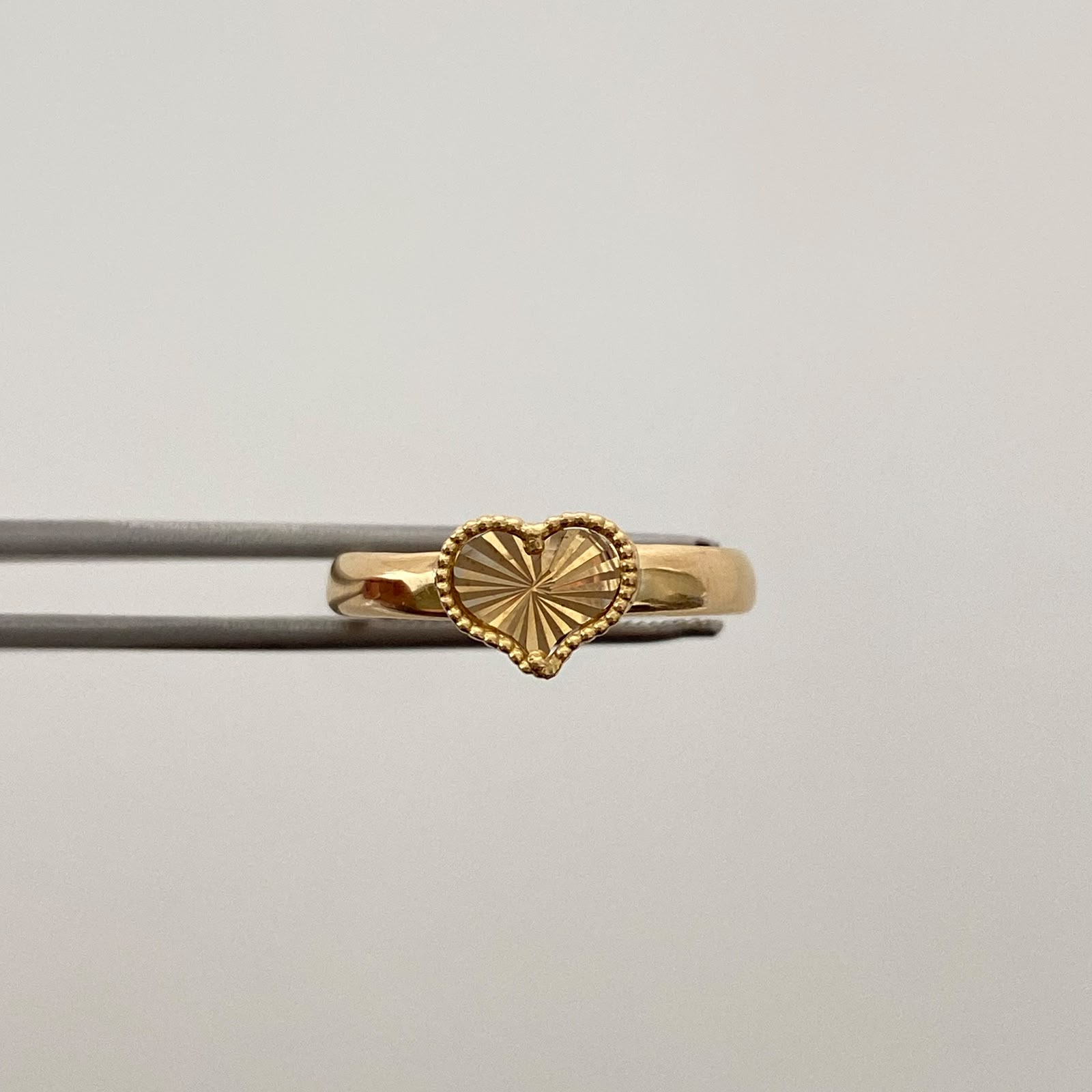 Anillo Corazoncito Diamantado Oro amarillo 18k / Talla 6 1/2 / 1,4 Gr / 3 mm