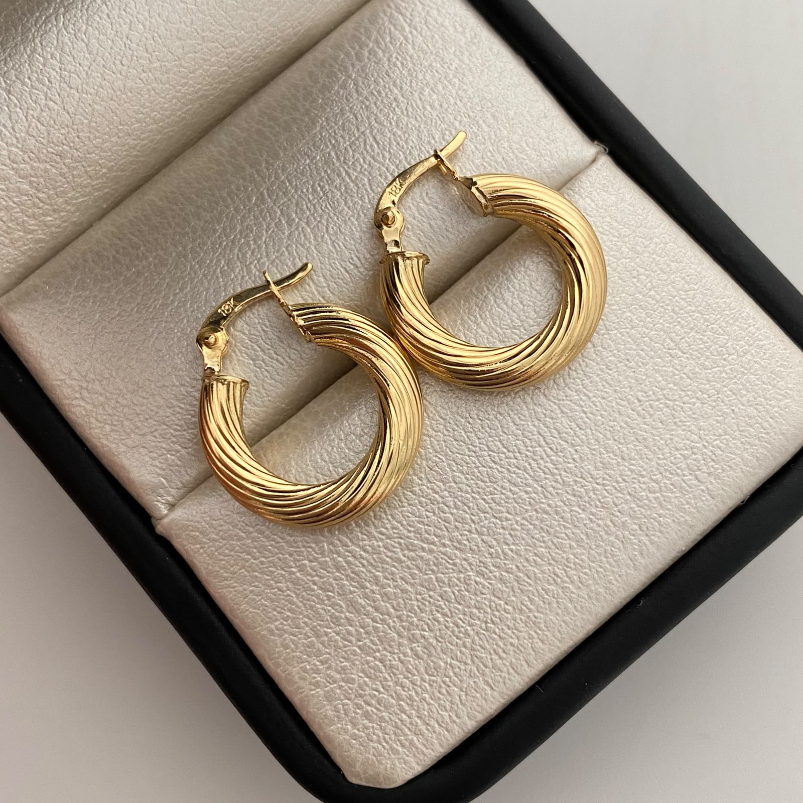 Candonga Entorchada Oro amarillo 18k 1,45 Gr / 2,5 Cm