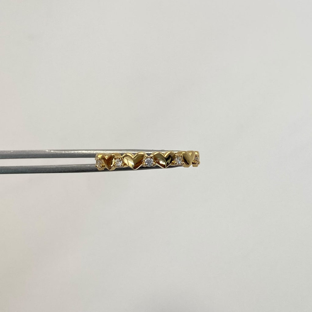 Anillo Fila corazones circones blancos Oro amarillo 18k / Talla 7 / 1,65 Gr / 1,3 mm