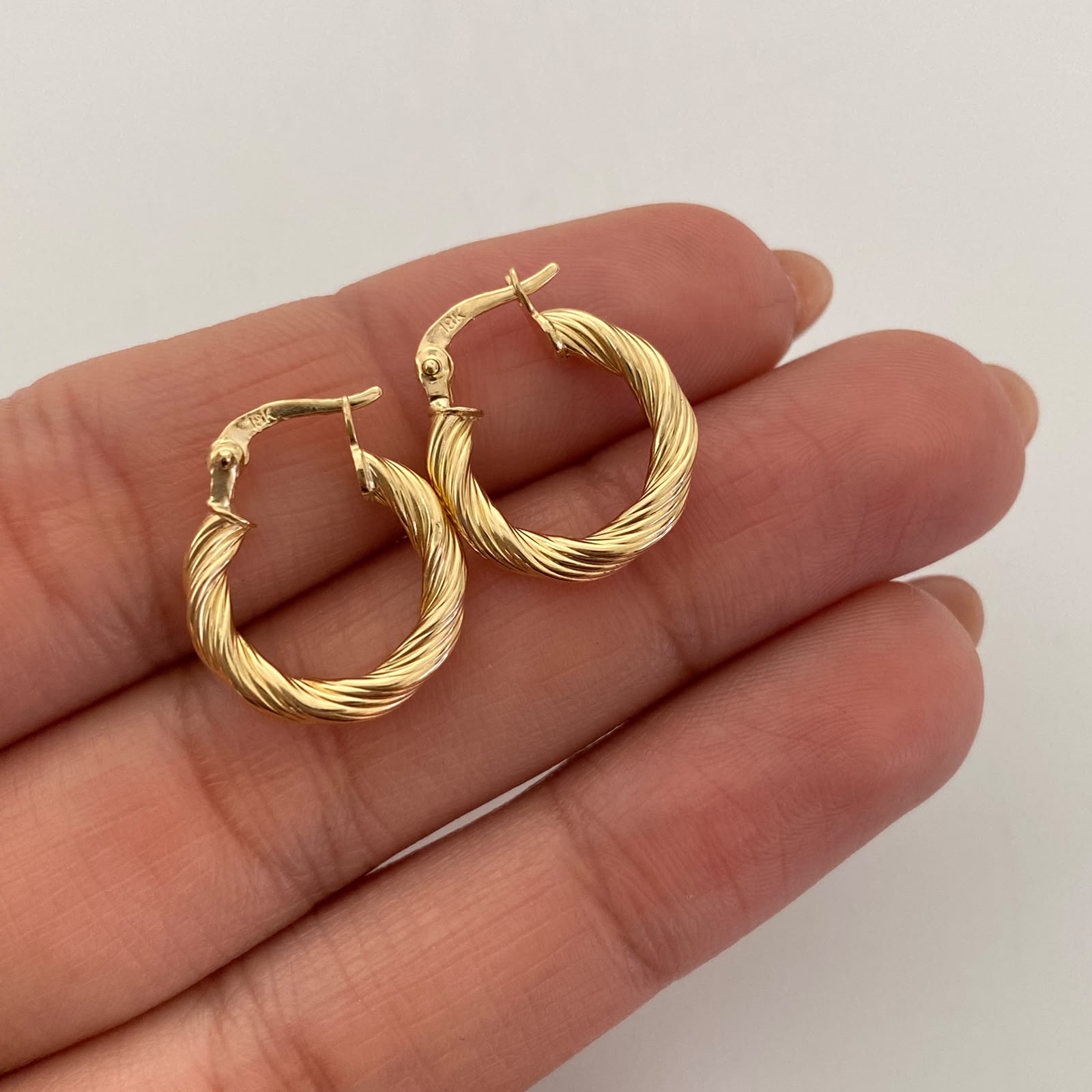 Candonga Entorchada Oro amarillo 18k 1,45 Gr / 1,6 Cm