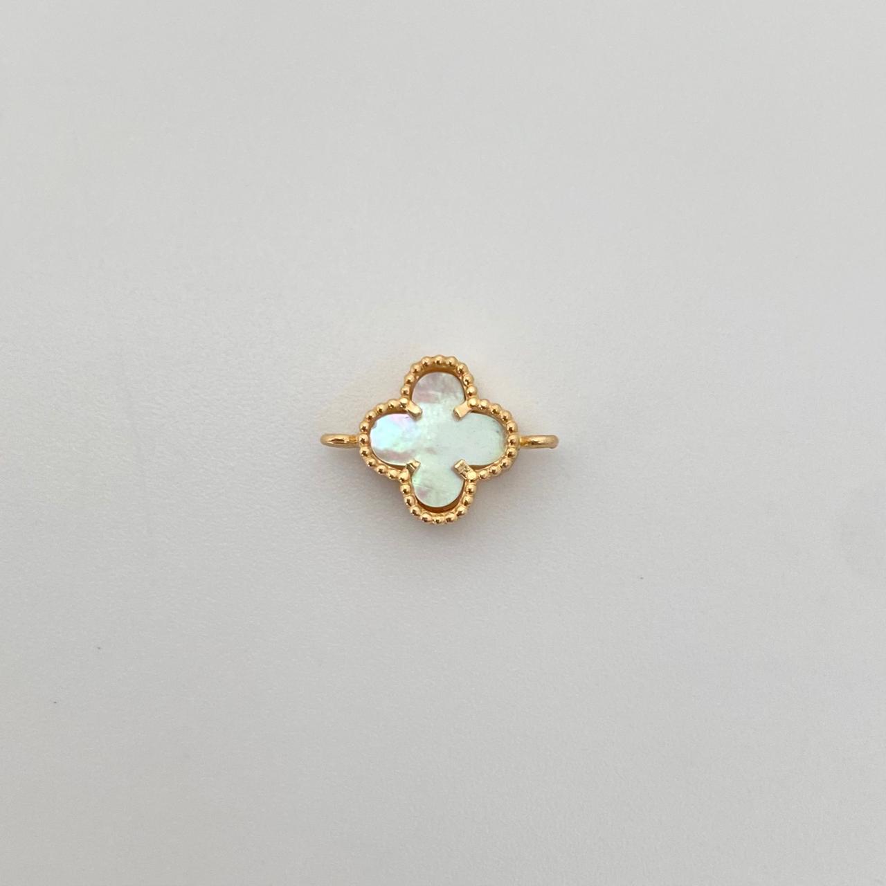 Herraje trebol fondo blanco Oro amarillo 18k 1,20 Gr / 1,5 Cm