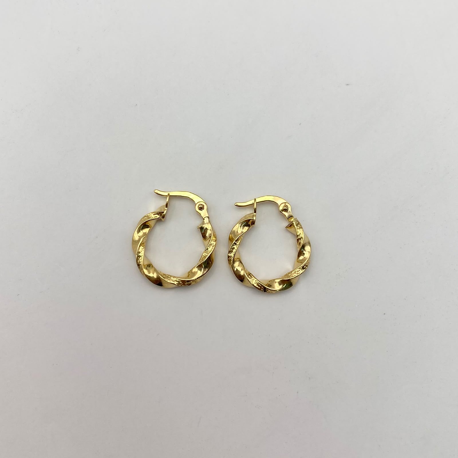 Candonga lisa y satinada Oro amarillo 1,2 Gr / 1,5 Cm