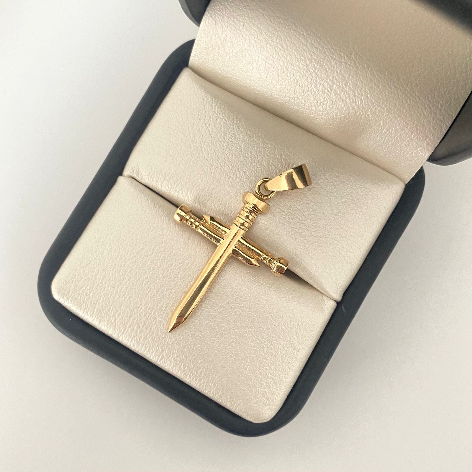 Dije cruz clavo lisa Oro amarillo 18k 1,80 Gr / 3,5 Cm