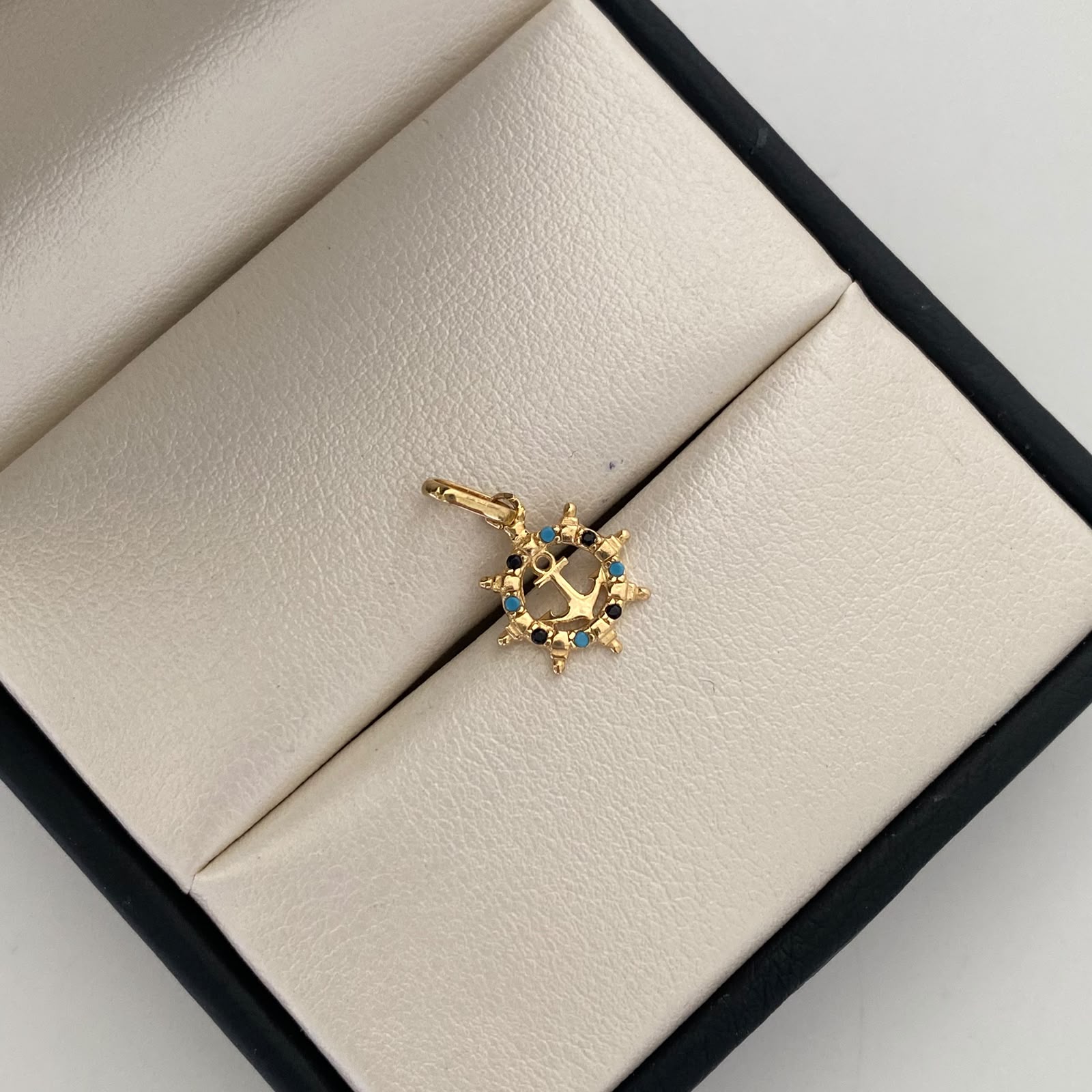 Dije Timon Ancla Oro amarillo 18k 0,95 Gr / 11,6 mm / 1,7 Cm