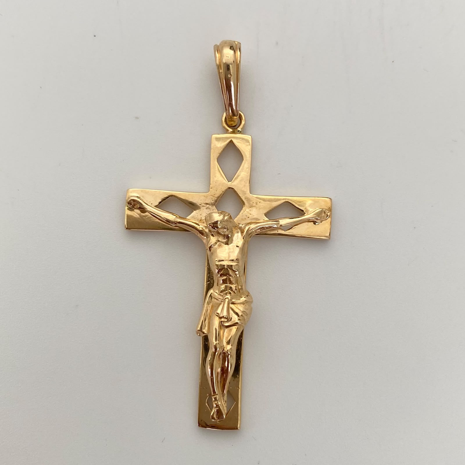 Dije Cruz Cristo Triagulos Oro amarillo 18k 6,7 Gr / 29,2 mm / 5,4 Cm