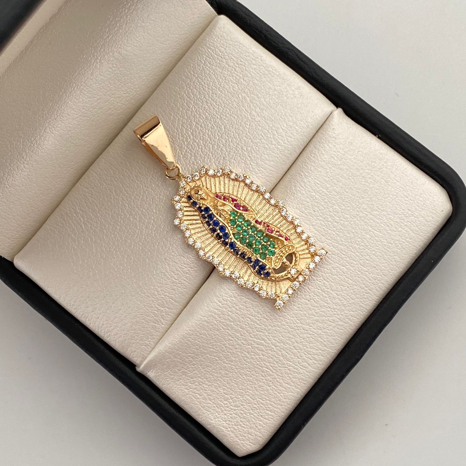 Dije virgen de guadalupe con circones multicolor Oro amarillo 18k 8,8 Gr / 17,9 mm / 4 Cm