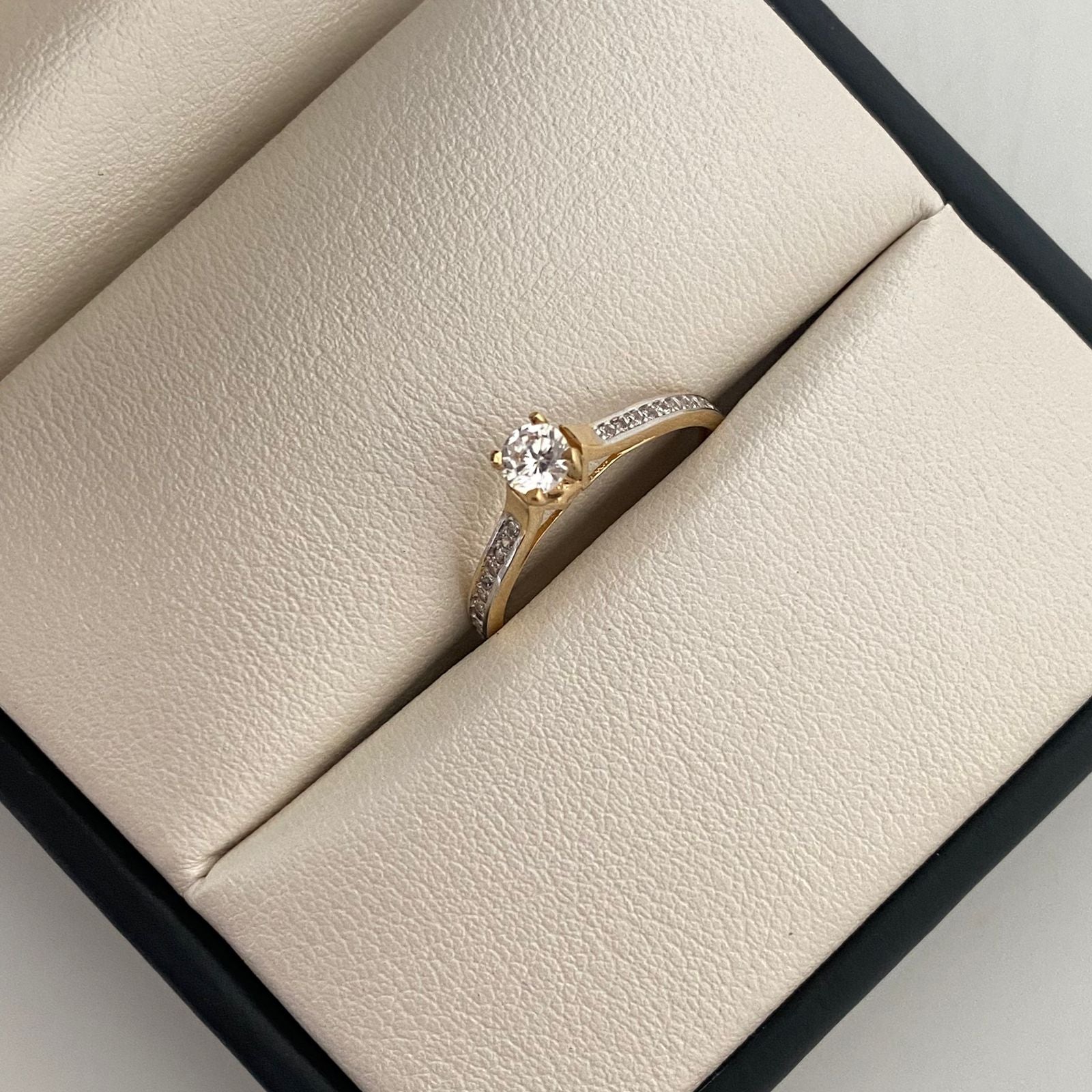Anillo Solitario Circones clasico Oro amarillo 18k / Talla 7 / 1,8 Gr / 1,9 mm