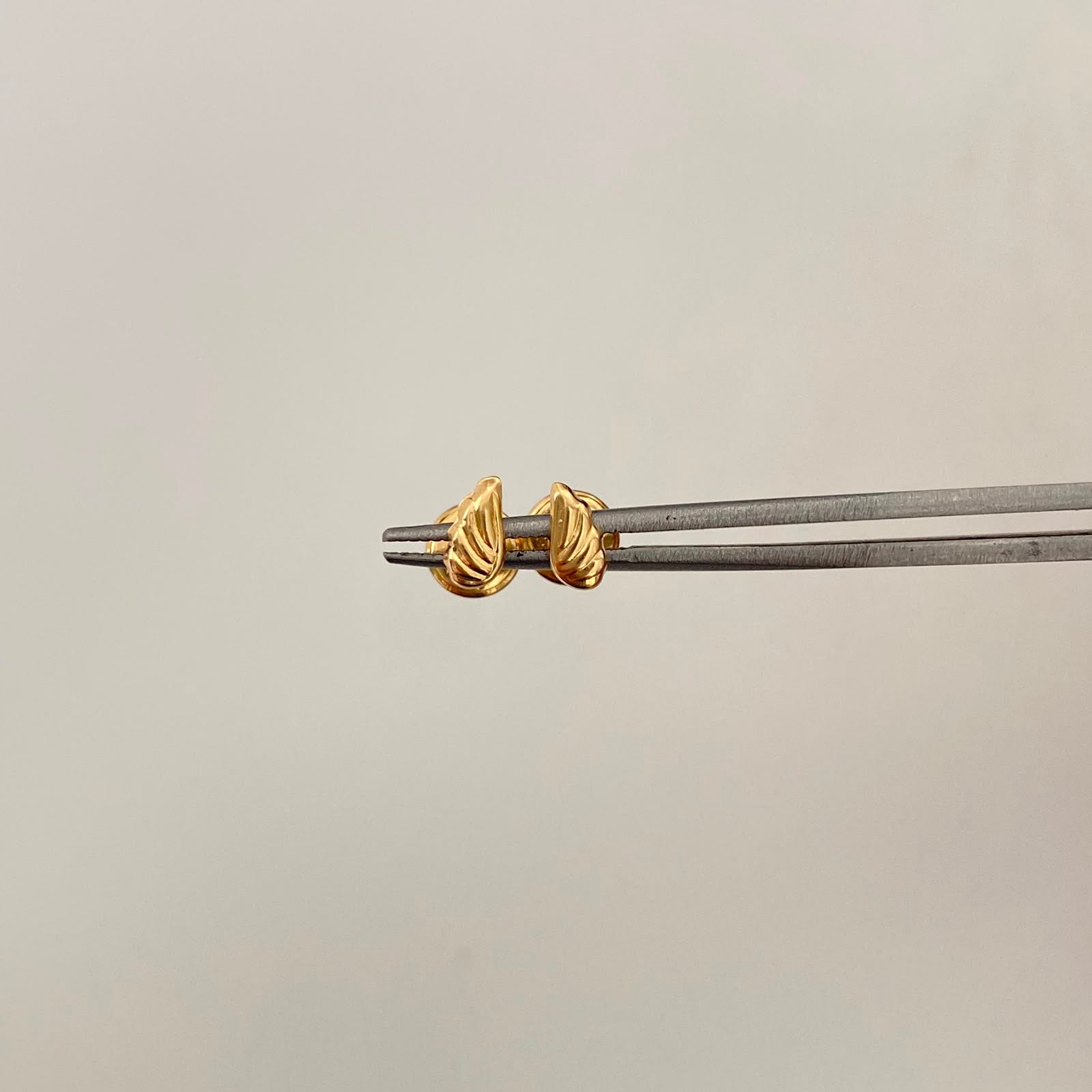 Topos Mini Ala Oro amarillo 18k 0,45 Gr / 3,3 mm