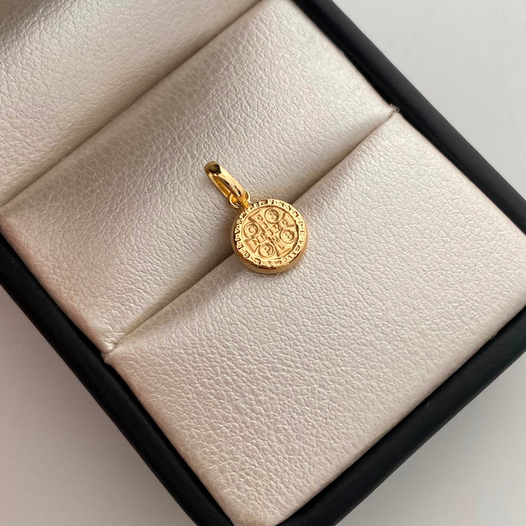 Dije San benito Oro amarillo 18k 0,4 Gr / 8,4 mm / 1,5 Cm