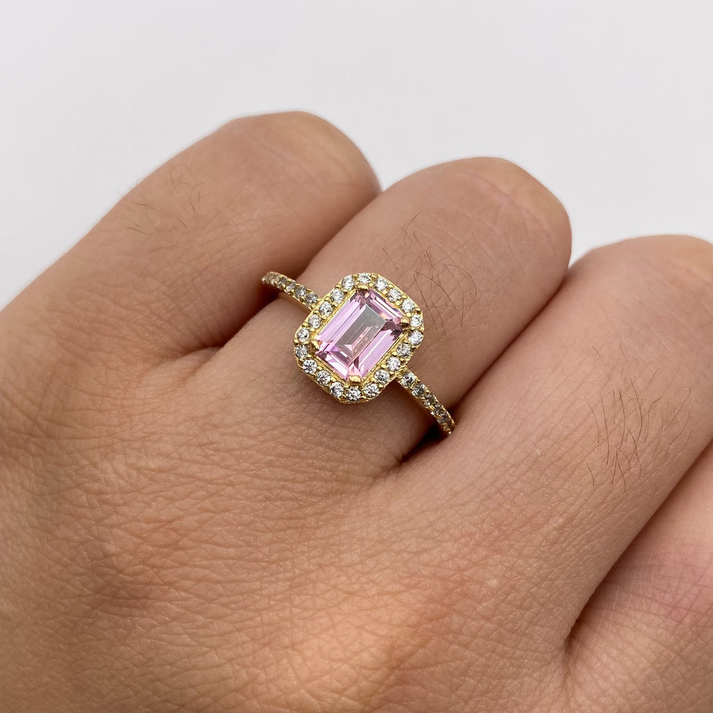 Anillo solitario circón rosado y blancos Oro amarillo 18k / Talla 7 1/2 / 2,9 Gr / 1,48 mm