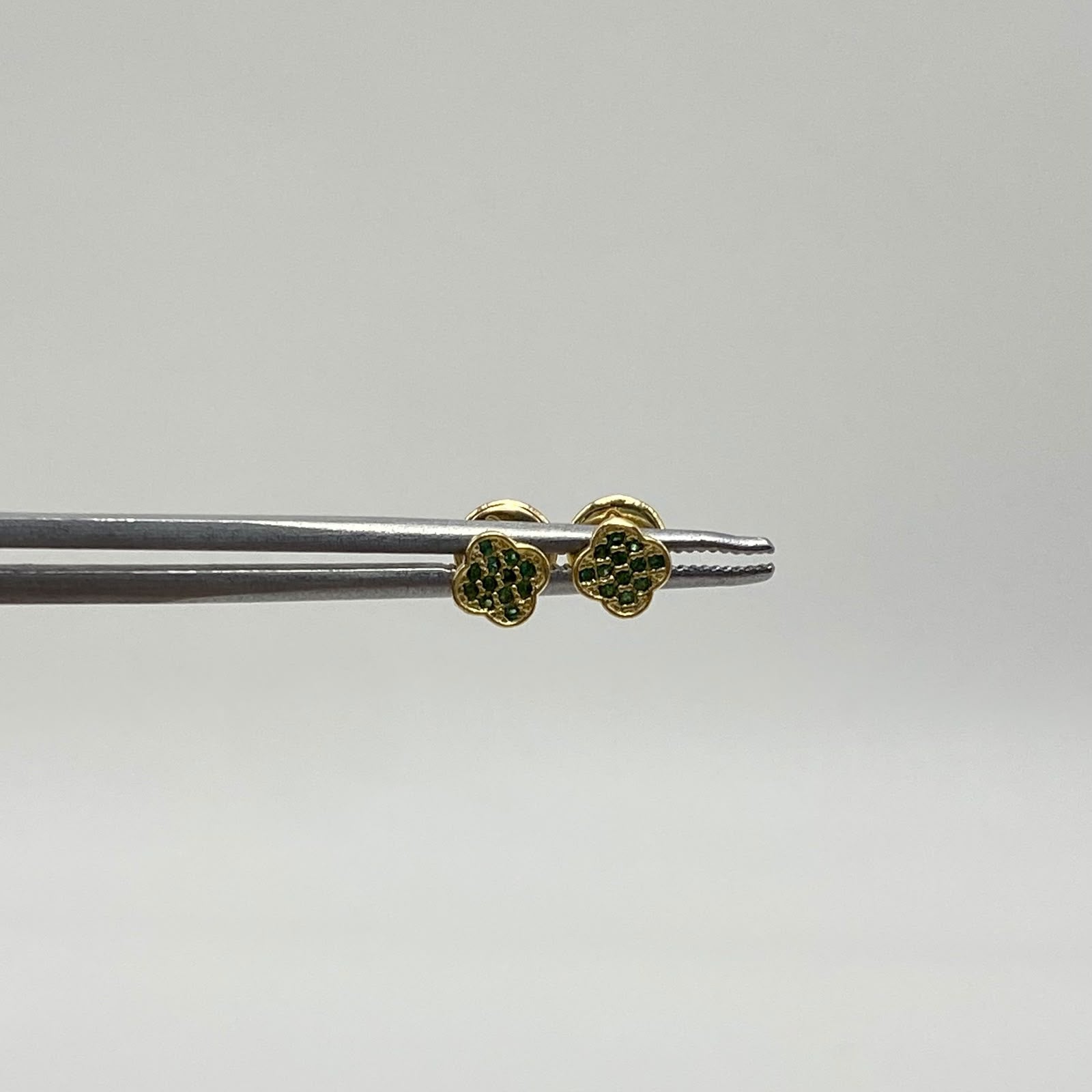 Topos trebol circon verde Oro amarillo 18k 0,65 Gr / 5,1 mm