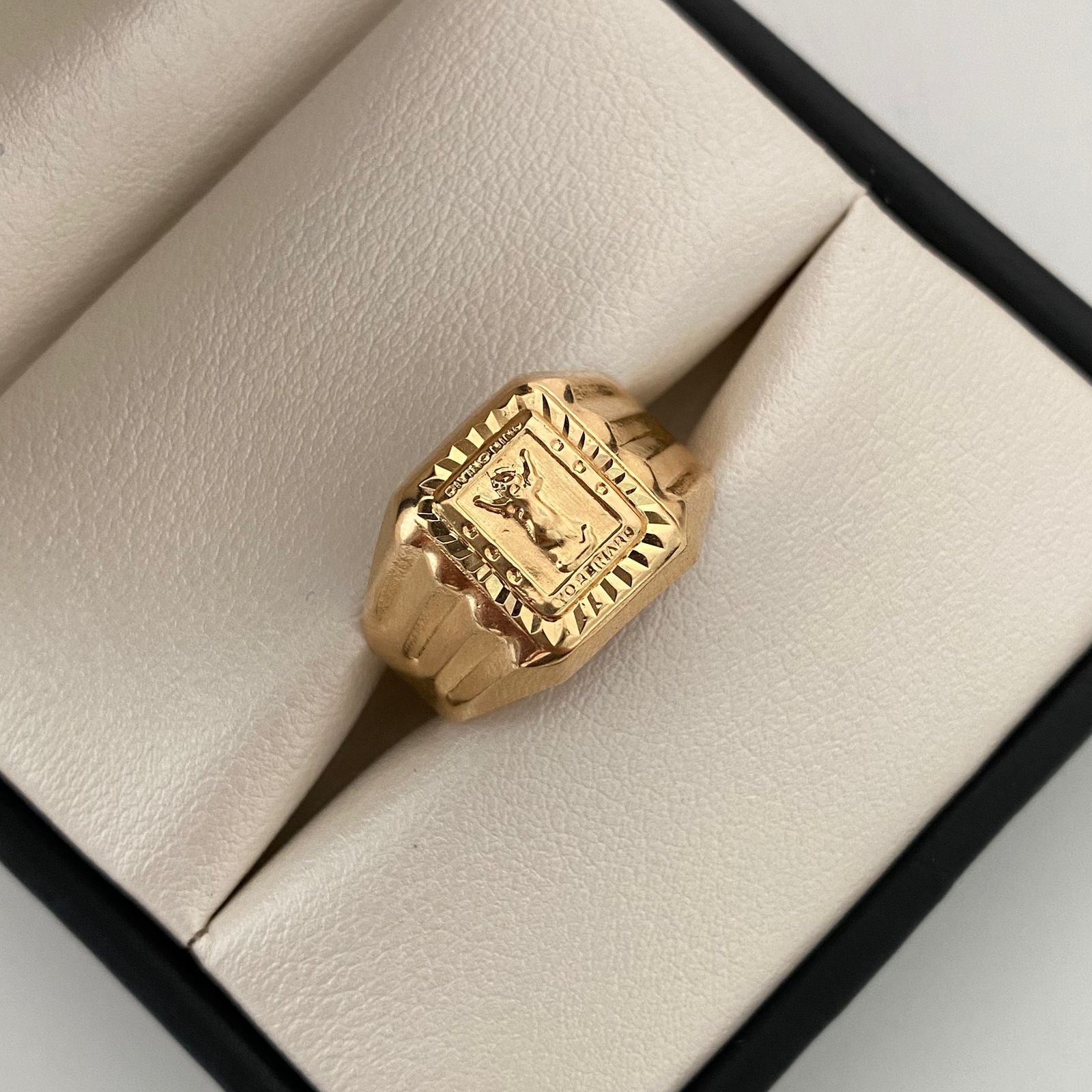 Anillo Troquel divino niño Oro amarillo 18k / Talla 10 / 3,06 Gr / 5,4 mm