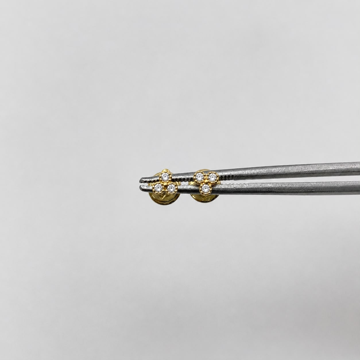 Topos Tres circones blancos Oro amarillo 18k 0,55 Gr / 4,0 mm