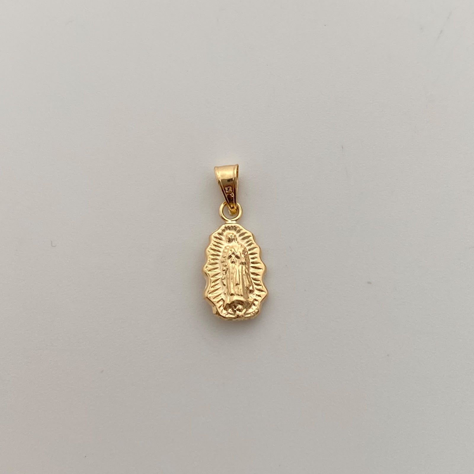 Dije Virgen de Guadalupe Silueta Oro amarillo 18k 0,55 Gr / 8,1 mm / 2 Cm