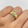 Anillo tres circones verdes en cuadro Oro amarillo / Talla 7 1/2 / 1,85 Gr