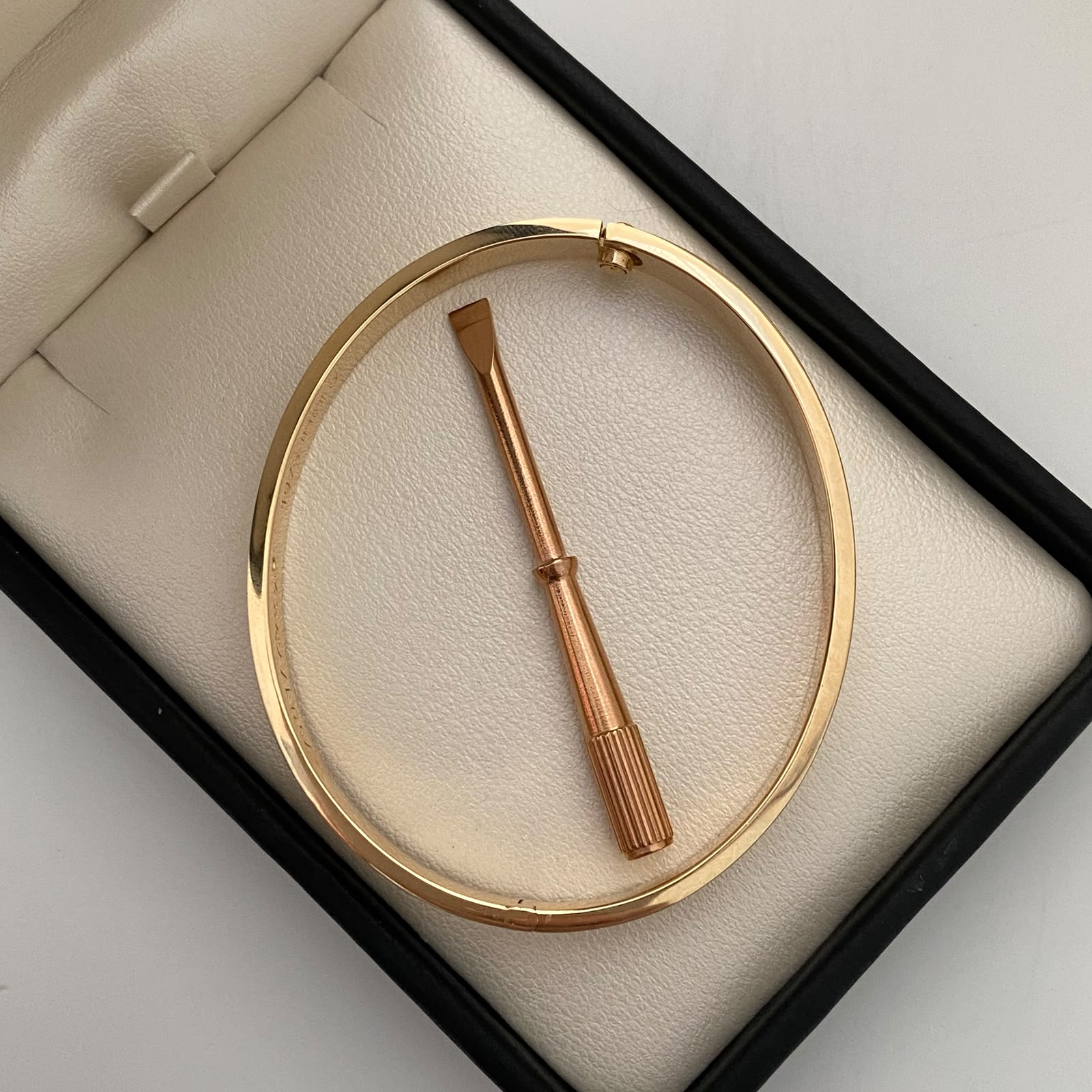 Aro It Sello Oro amarillo 18k +4 / 7,45 Gr / 6,1 mm / 19,5 Cm