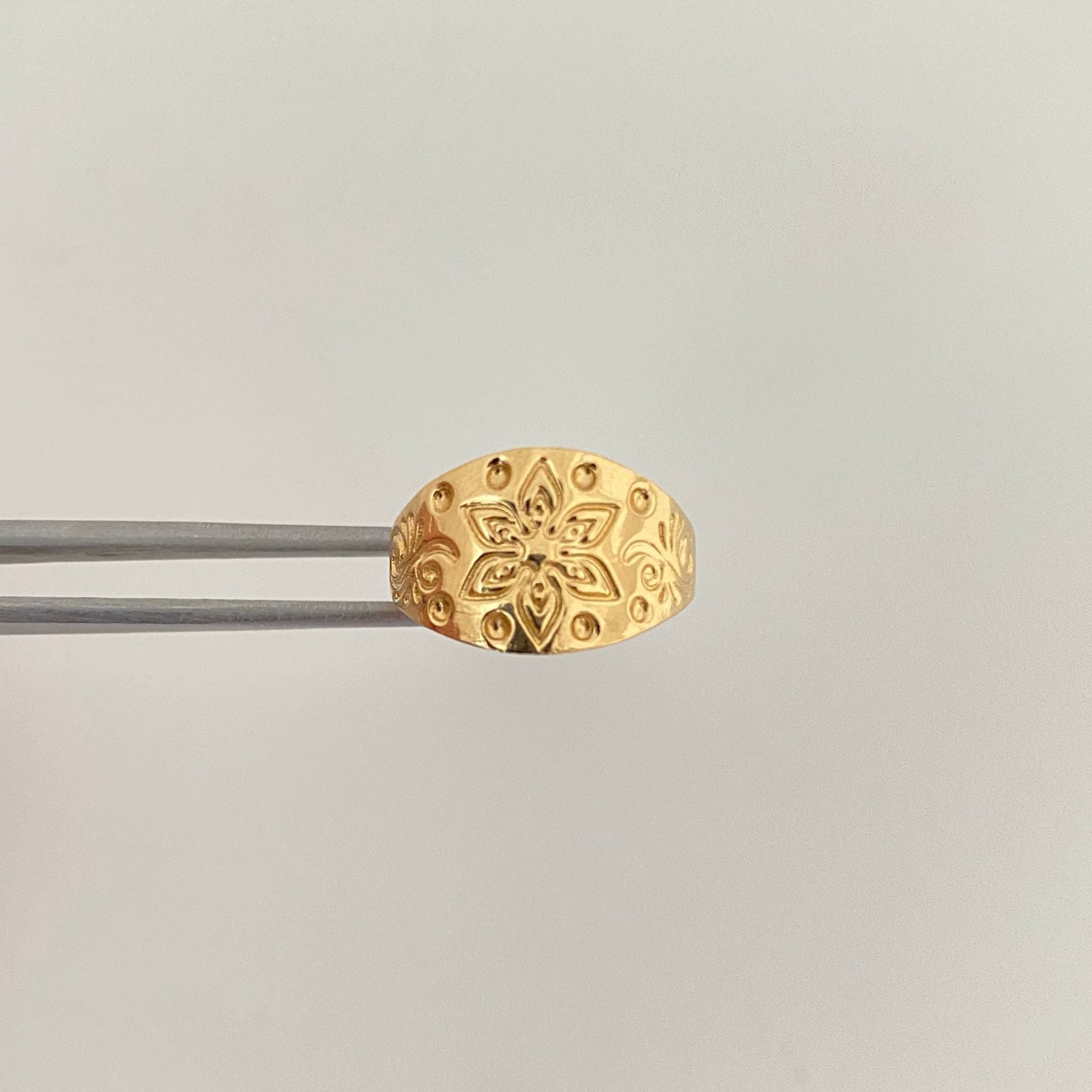Anillo troquel grabado flores Oro amarillo 18k / Talla 8 / 1,4 Gr