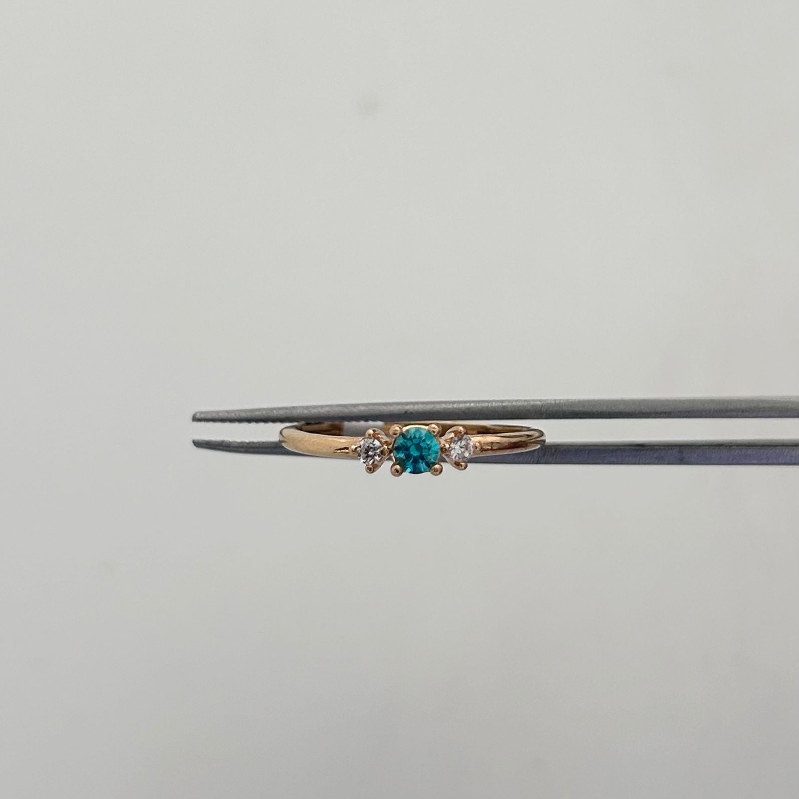 Anillo Solitario Turquesa Oro amarillo 18k / Talla 6 / 1,45 Gr / 1,3 mm