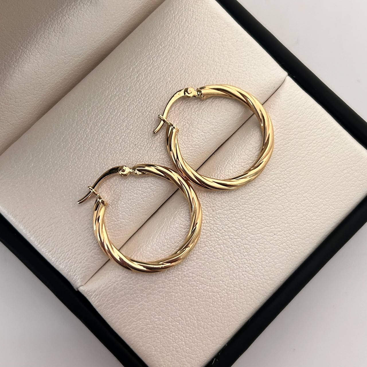 Candonga Entorchada Oro amarillo 18k 2,35 Gr / 2,3 Cm