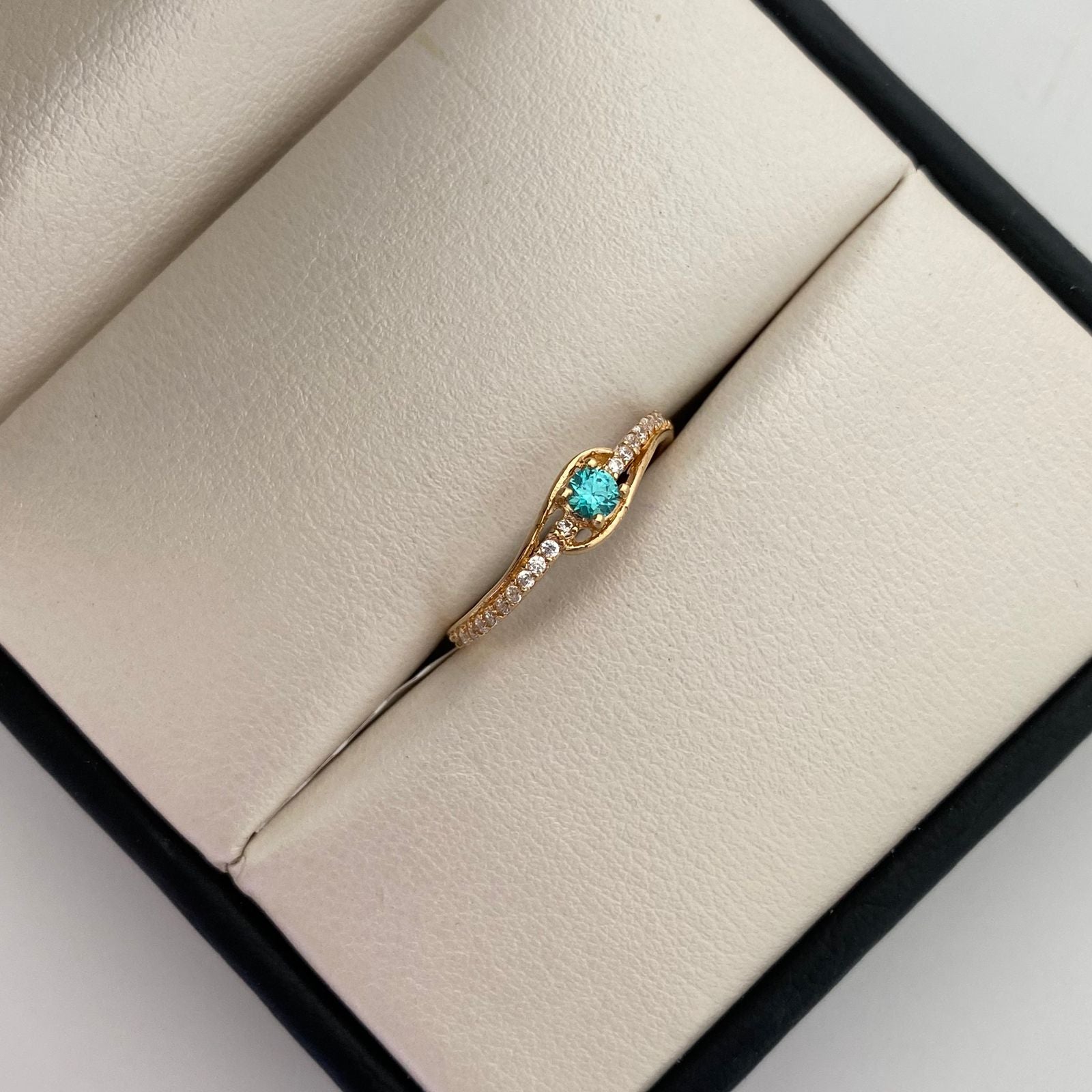Anillo Solitario Turquesa Oro amarillo 18k / Talla 6 / 1,65 Gr / 1,4 mm