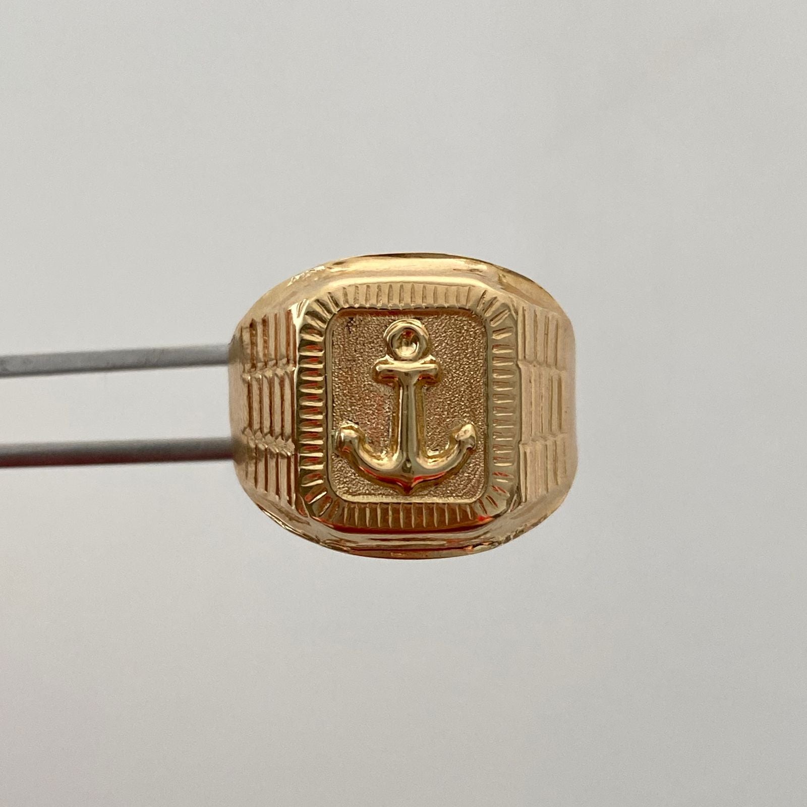 Anillo Troquel Ancla Oro amarillo 18k / Talla 11 / 3,9 Gr / 4,8 mm
