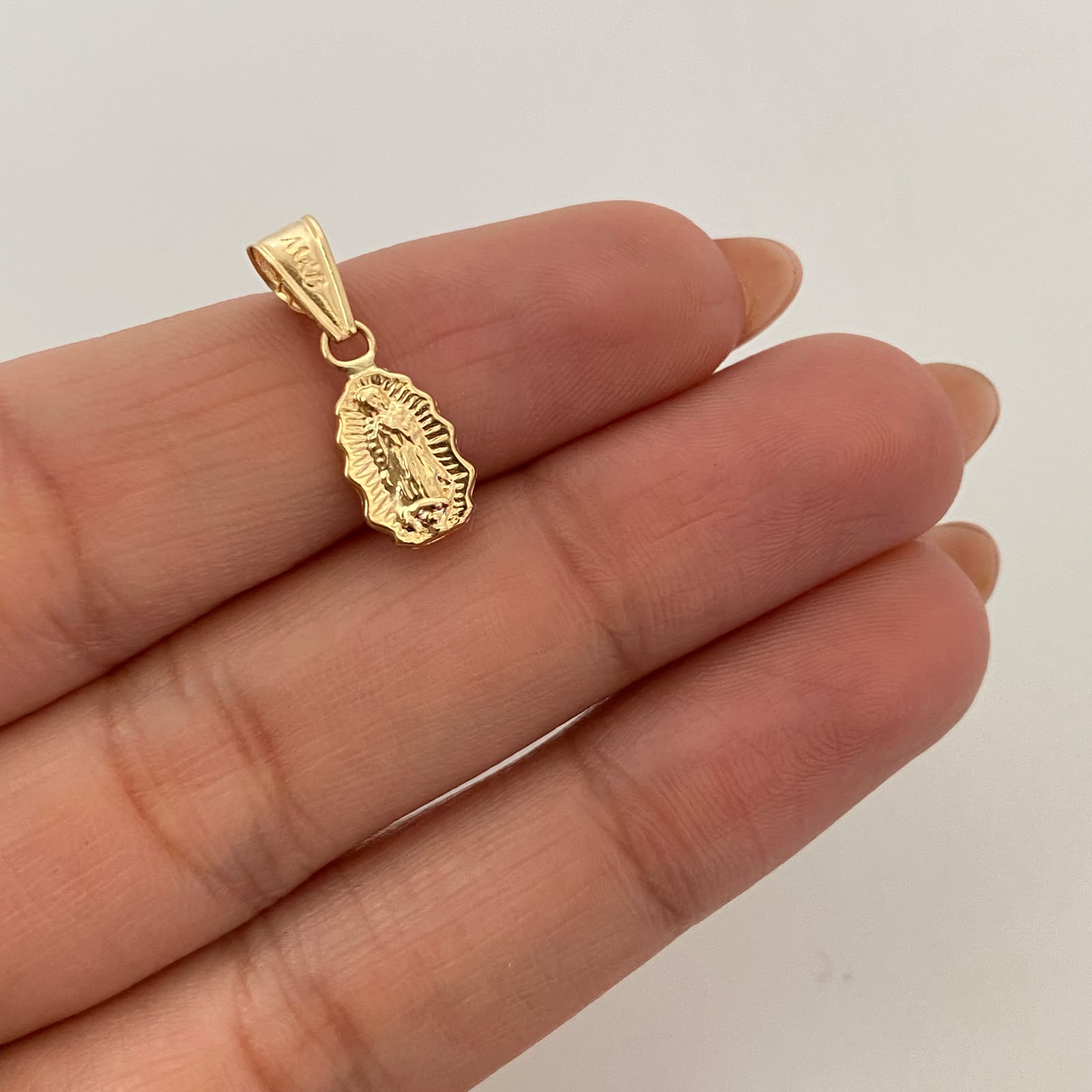 Dije Virgen de Guadalupe Oro amarillo 18k 0,45 Gr / 6,9 mm / 1,8 Cm