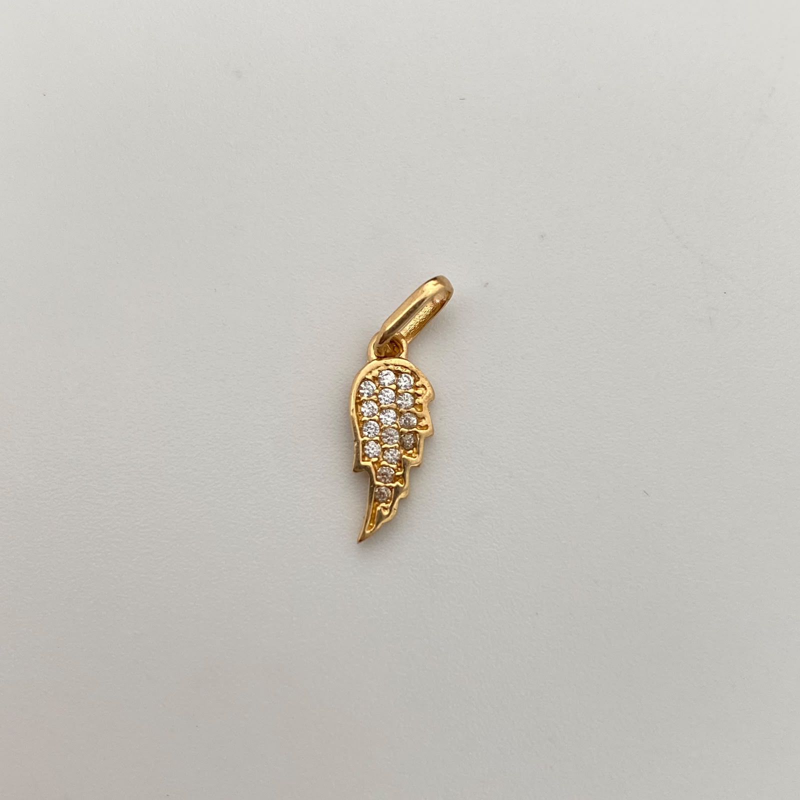 Dije Ala Casting Oro amarillo 18k 0,85 Gr / 5,5 mm / 1,7 Cm