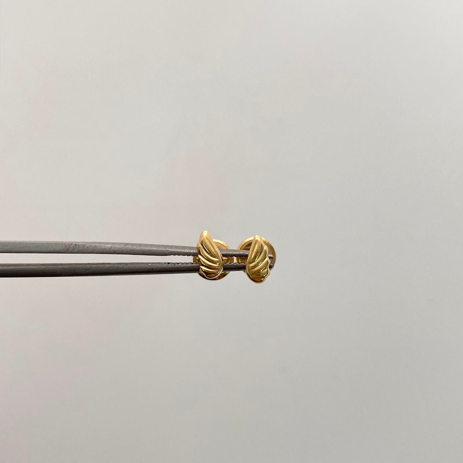 Topos Mini alas Oro amarillo 18k 0,45 Gr / 3,3 mm