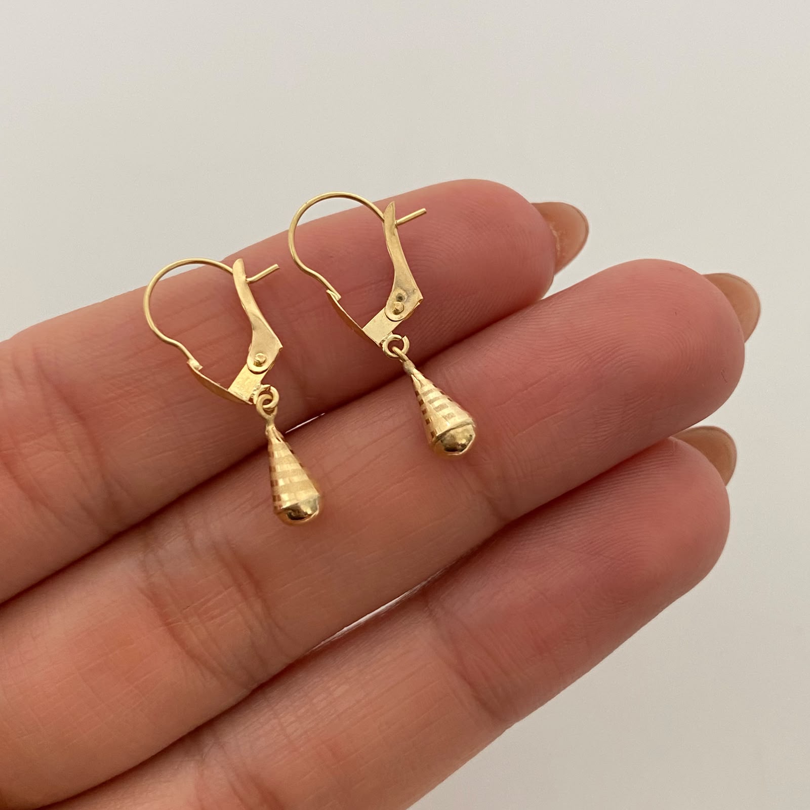 Candonga Mini Lagrima Oro amarillo 18k 0,55 Gr / 2,5 Cm