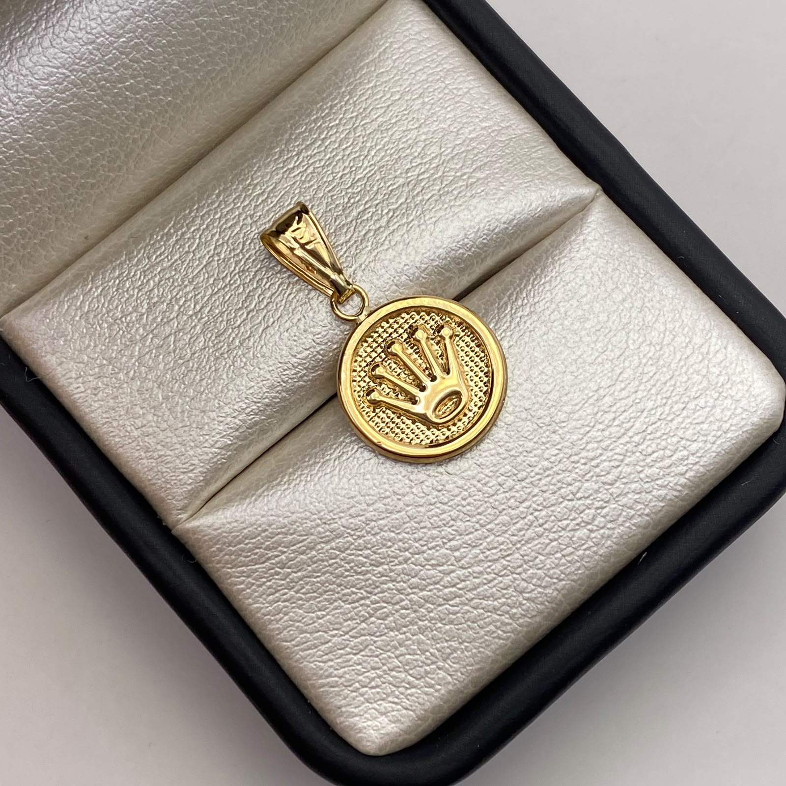 Dije Corona rx Oro amarillo 18k 0,9 Gr / 13 mm / 2,2 Cm