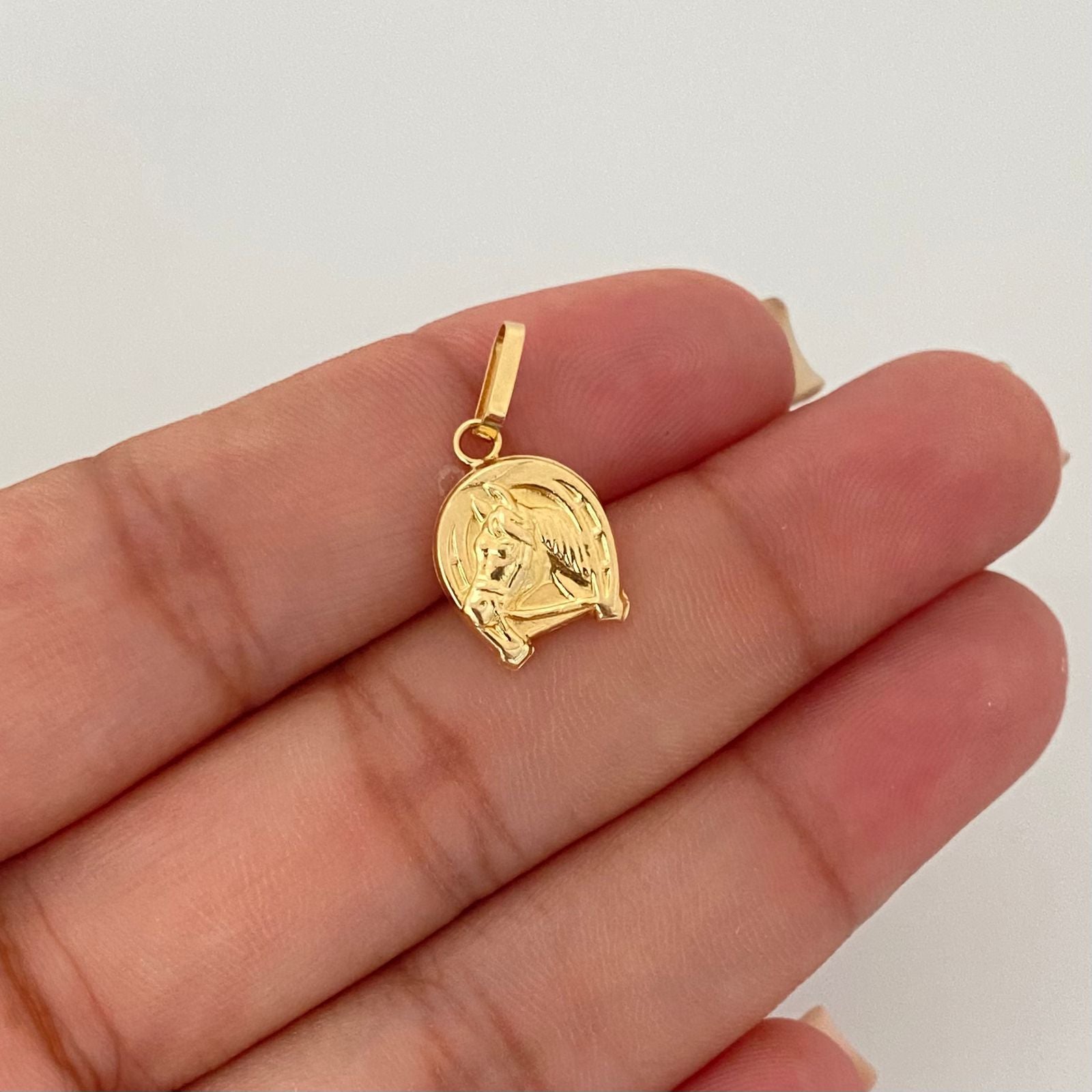 Dije herradura caballo Oro amarillo 18k 0,80 Gr / 2,0 Cm