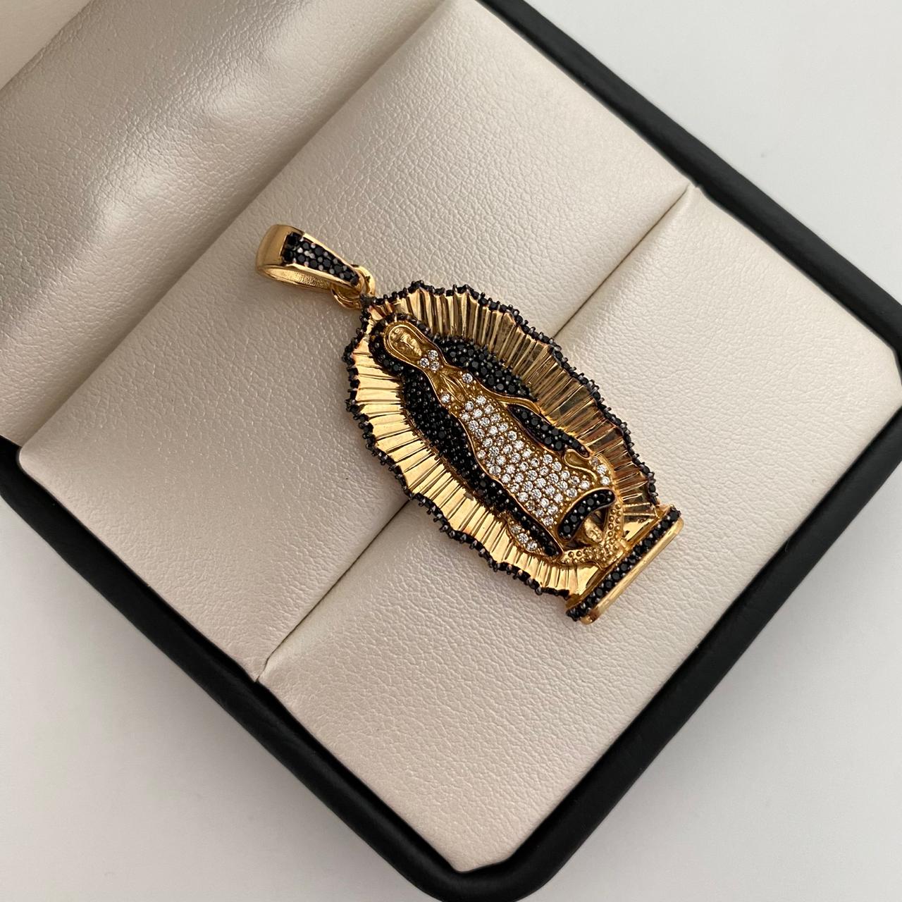 Dije virgen de guadalupe con circones negros y blancos  Oro amarillo 18k 9,8 Gr / 19,2 mm / 4,3 Cm