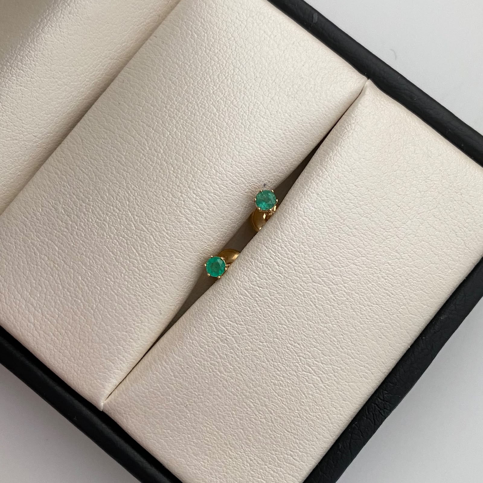 Topos Esmeralda Oro amarillo 18k 0,5 Gr / 3,1 mm