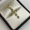 Dije Cruz circones verdes Oro amarillo 18k 2,05 Gr / 16,4 mm / 3,1 Cm