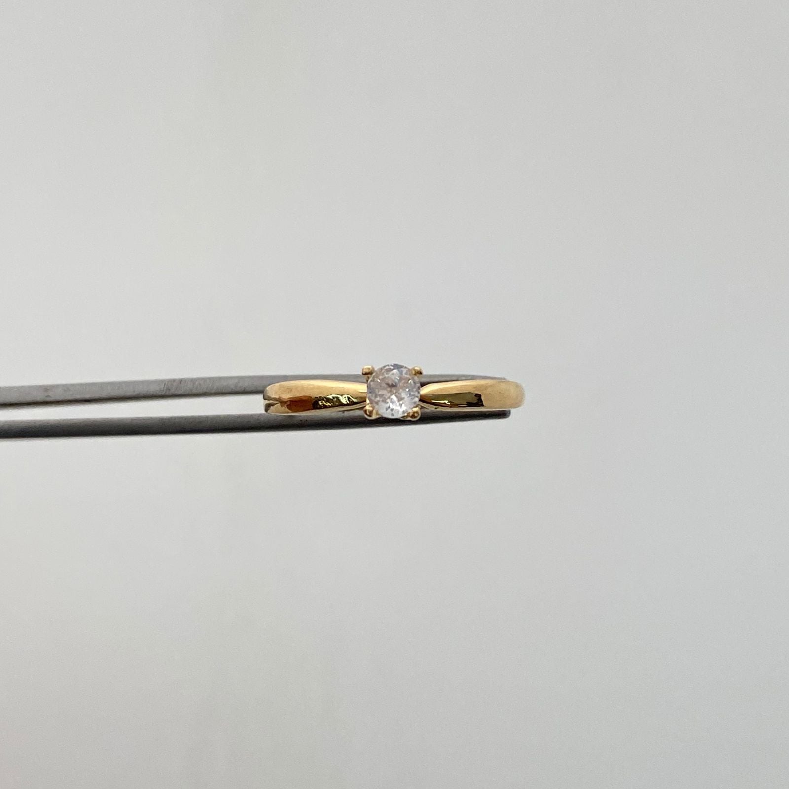 Anillo Solitario Oro amarillo 18k / Talla 7 / 1,15 Gr / 1,7 mm