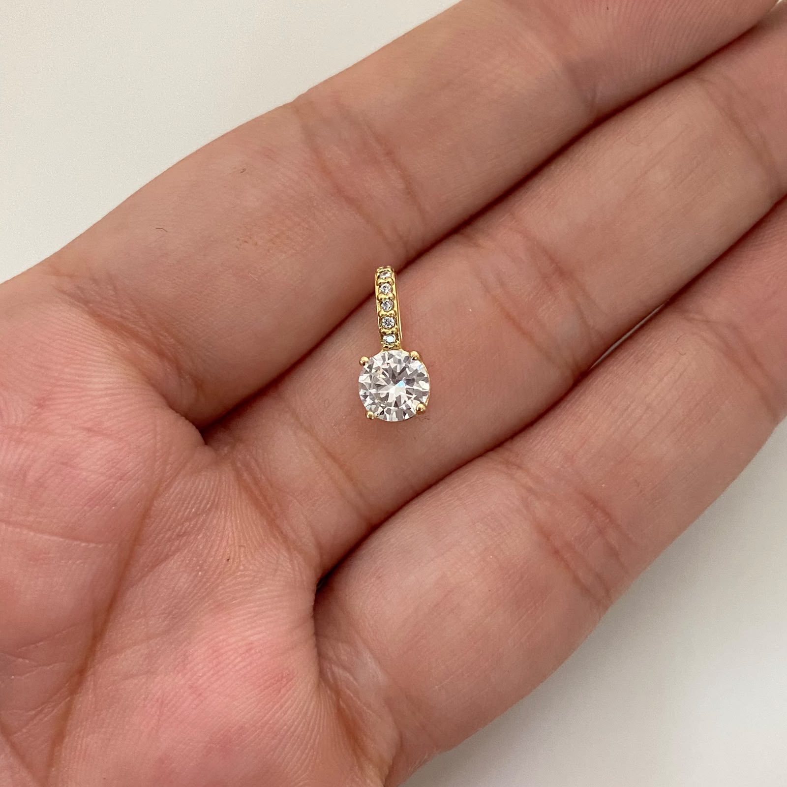Dije Circon Blanco Oro amarillo 18k 0,95 Gr / 5,5 mm / 1,1 Cm