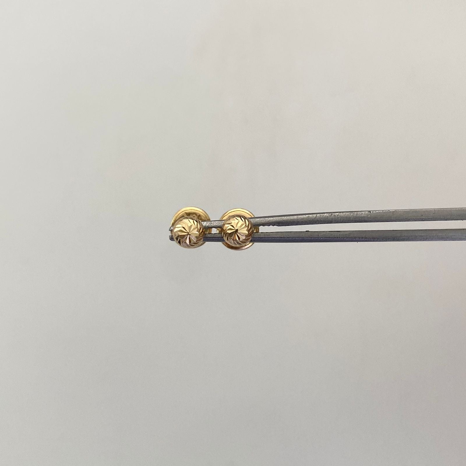 Topos Media Bola Diamantada 4mm Oro amarillo 18k 0,45 Gr