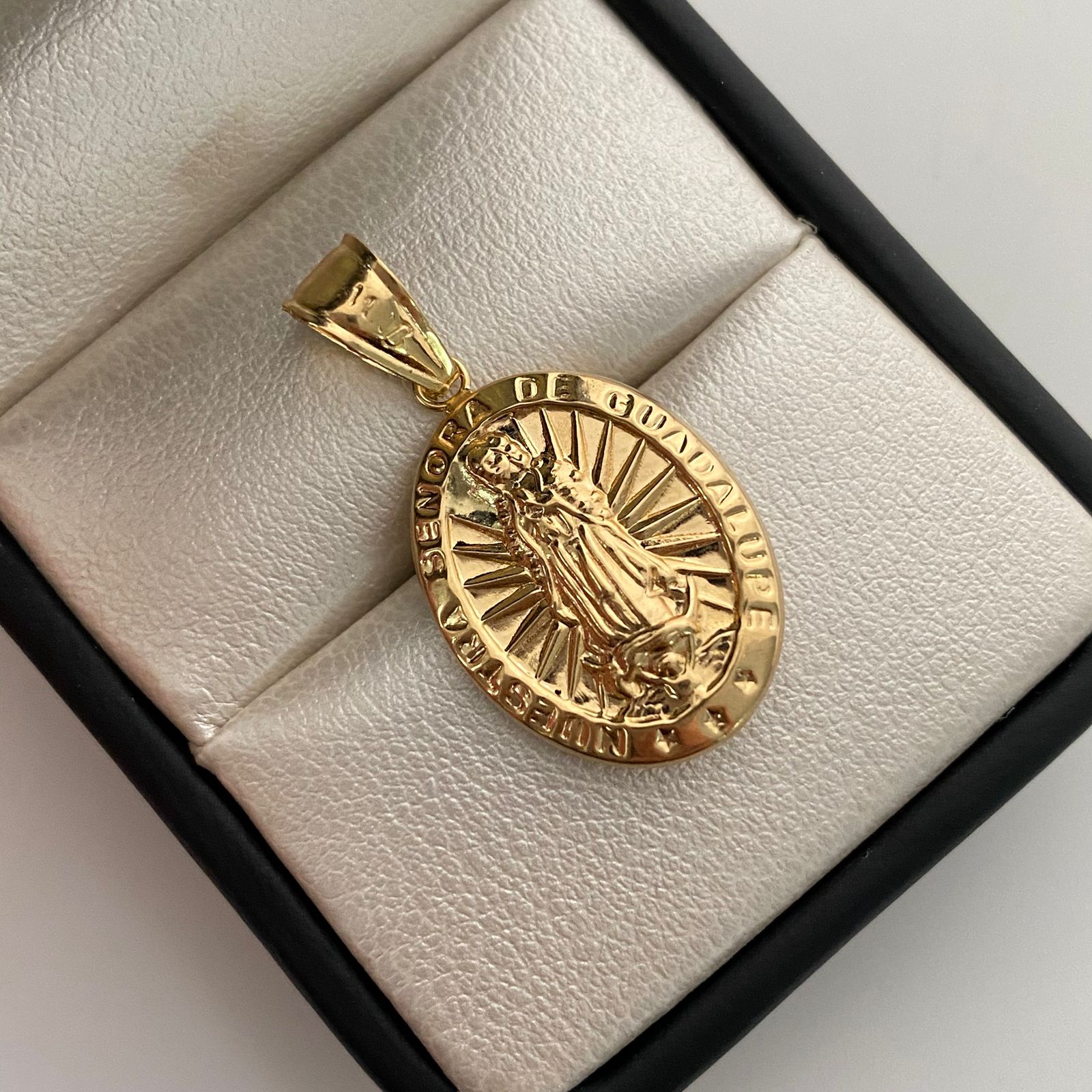 Dije  Virgen de Guadalupe Oro amarillo 18k 1,8 Gr / 16,8 mm / 3 Cm