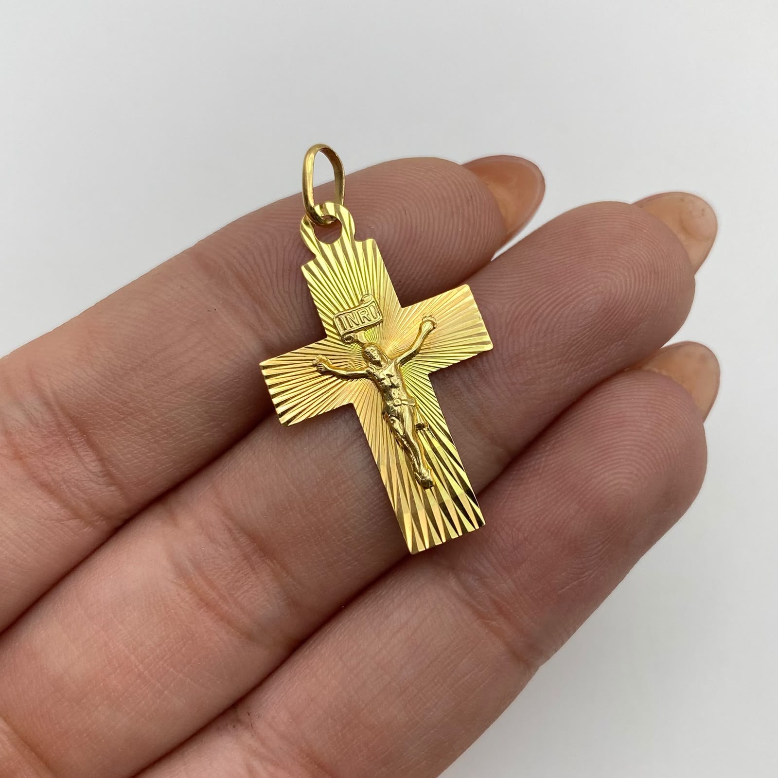 Dije It Cruz diamantada cristo Oro amarillo 18k +4 / 1,8 Gr / 17,9 mm / 3,2 Cm