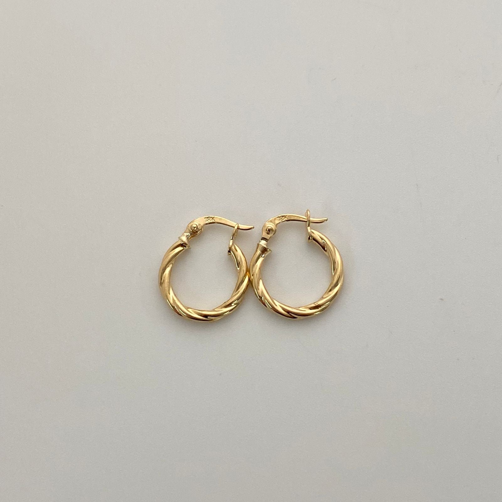 Candonga entorchada  Oro amarillo 18k 0,95 Gr / 1,5 Cm