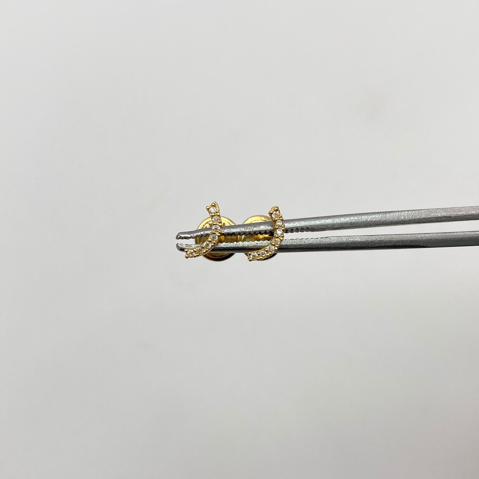 Topos Fila circones blancos Oro amarillo 18k 0,5 Gr / 3,1 mm