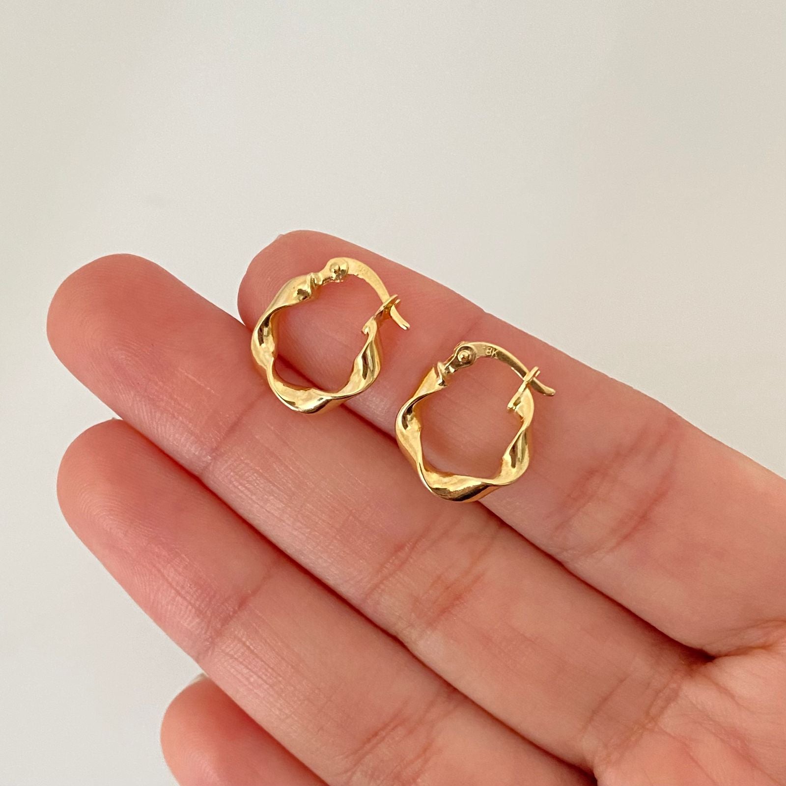 Candonga entorchada en onda Oro amarillo 18k 1,15 Gr / 1,7 Cm