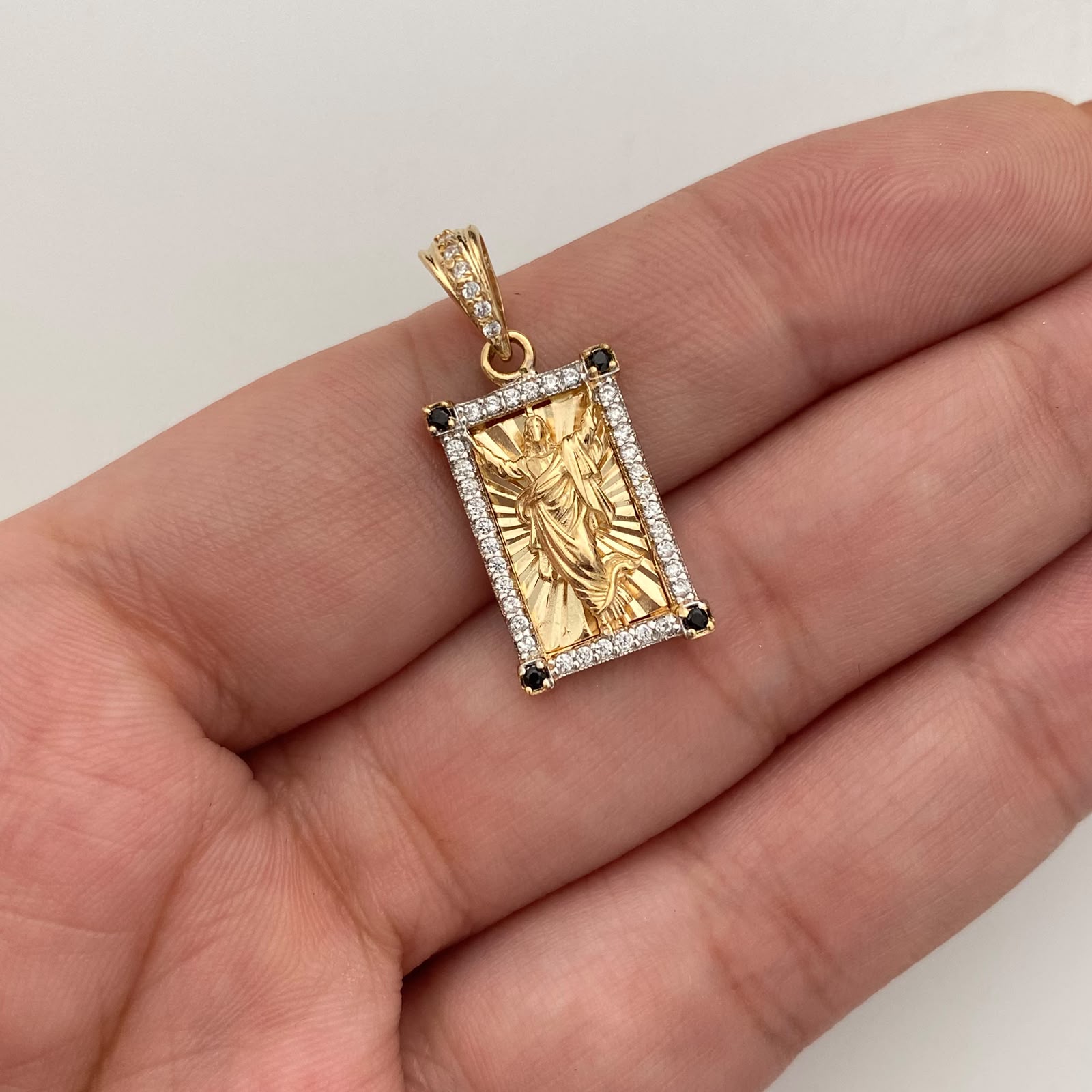 Dije Rectangular Casting negro y blanco Jesus Oro amarillo 18k 3,25 Gr / 11,6 mm / 2,5 Cm